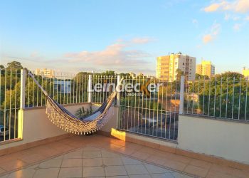 Cobertura à venda com 150m², 2 dormitórios, 3 vagas no bairro Cristo Redentor em Porto Alegre