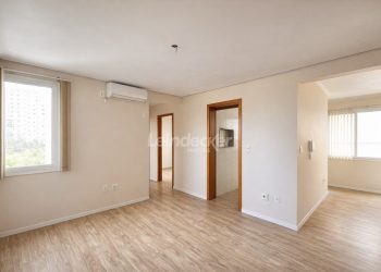 Apartamento à venda com 58m², 2 dormitórios, 1 vaga no bairro Santana em Porto Alegre