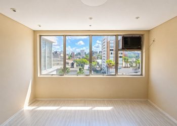 Salas/Conjuntos à venda com 48m² no bairro Mont'serrat em Porto Alegre