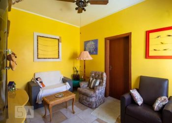 Casa à venda com 227m², 4 dormitórios, 1 vaga no bairro Santana em Porto Alegre