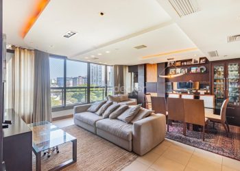 Apartamento à venda com 130m², 3 dormitórios, 1 suíte, 2 vagas no bairro Três Figueiras em Porto Alegre