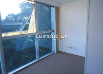 Salas/Conjuntos à venda com 82m², 1 vaga no bairro Petrópolis em Porto Alegre