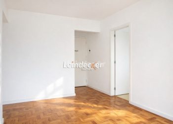 Apartamento à venda com 57m², 2 dormitórios no bairro Passo d'Areia em Porto Alegre