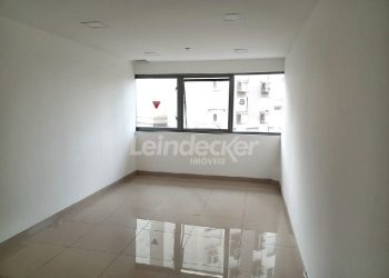 Salas/Conjuntos à venda com 27m², 1 vaga no bairro São Sebastião em Porto Alegre