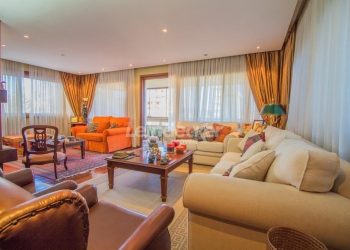 Cobertura à venda com 341m², 5 dormitórios, 2 suítes, 2 vagas no bairro Petrópolis em Porto Alegre