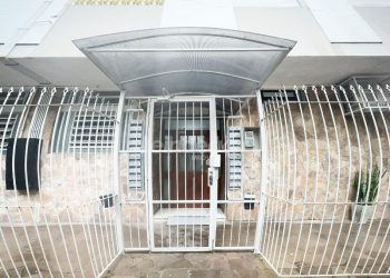 Apartamento à venda com 65m², 2 dormitórios no bairro Menino Deus em Porto Alegre