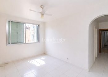 Apartamento à venda com 65m², 2 dormitórios no bairro Centro Histórico em Porto Alegre