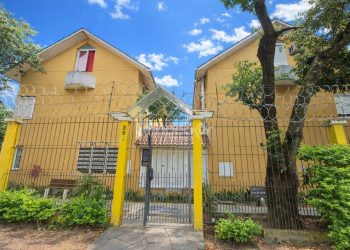 Casa em Condomínio à venda com 73m², 3 dormitórios, 1 vaga no bairro Teresópolis em Porto Alegre