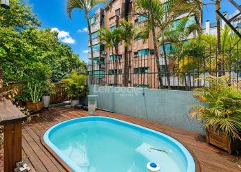 Casa à venda com 300m², 3 dormitórios, 1 suíte, 4 vagas no bairro Boa Vista em Porto Alegre