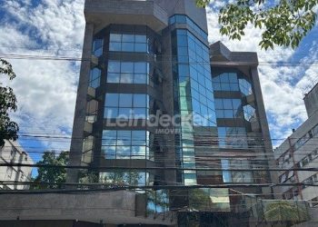 Salas/Conjuntos à venda com 60m², 1 vaga no bairro Auxiliadora em Porto Alegre