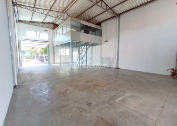 Pavilhão à venda com 237m², 2 vagas no bairro Sarandi em Porto Alegre