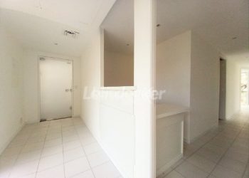 Salas/Conjuntos à venda com 65m², 1 vaga no bairro Rio Branco em Porto Alegre