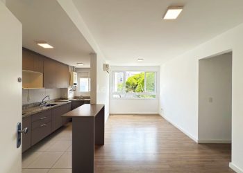 Apartamento à venda com 65m², 3 dormitórios, 1 suíte, 1 vaga no bairro Petrópolis em Porto Alegre