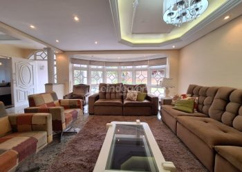 Casa em Condomínio à venda com 400m², 4 dormitórios, 2 suítes, 4 vagas no bairro Agronomia em Porto Alegre