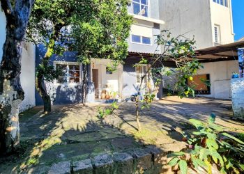 Casa à venda com 150m², 5 dormitórios, 5 vagas no bairro Santa Tereza em Porto Alegre