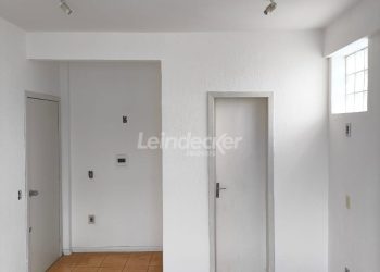 Salas/Conjuntos à venda com 21m² no bairro Passo d'Areia em Porto Alegre