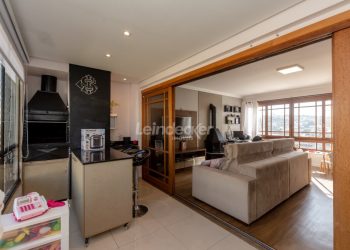 Apartamento à venda com 119m², 3 dormitórios, 1 suíte, 2 vagas no bairro Medianeira em Porto Alegre