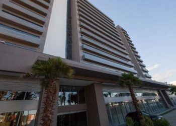 Salas/Conjuntos à venda com 24m², 1 vaga no bairro Jardim Lindóia em Porto Alegre