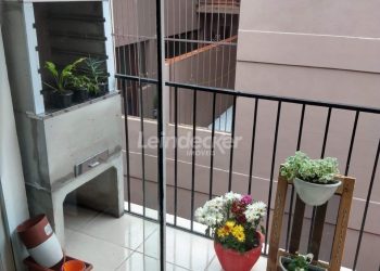 Apartamento à venda com 70m², 3 dormitórios, 2 vagas no bairro Teresópolis em Porto Alegre