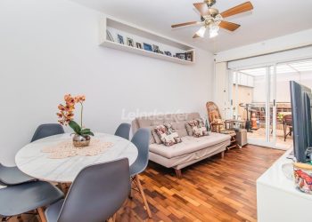 Apartamento à venda com 64m², 2 dormitórios, 1 suíte, 1 vaga no bairro Bom Fim em Porto Alegre