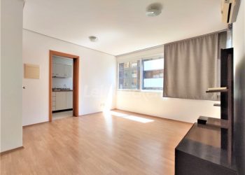 Apartamento à venda com 46m², 1 dormitório, 2 vagas no bairro Moinhos de Vento em Porto Alegre