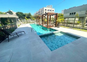 Apartamento à venda com 70m², 2 dormitórios, 2 suítes, 1 vaga no bairro Moinhos de Ventos em Porto Alegre