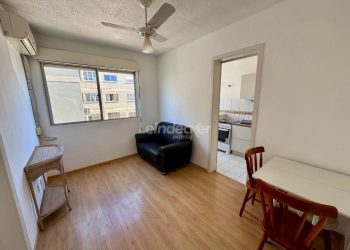 Apartamento à venda com 32m², 1 dormitório no bairro Santo Antônio em Porto Alegre