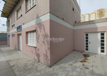 Casa comercial à venda com 270m² no bairro Santo Antônio em Porto Alegre