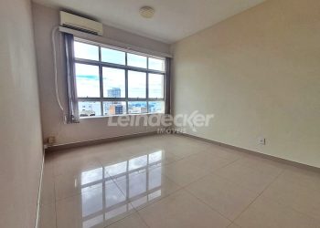 Salas/Conjuntos à venda com 40m² no bairro Centro Histórico em Porto Alegre