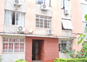 Apartamento à venda com 75m², 3 dormitórios, 1 vaga no bairro Medianeira em Porto Alegre
