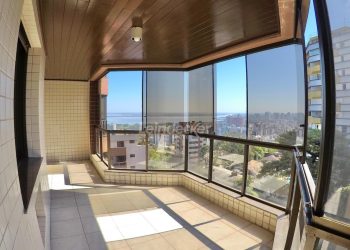 Cobertura à venda com 310m², 3 dormitórios, 1 suíte, 3 vagas no bairro Menino Deus em Porto Alegre