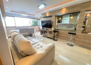 Apartamento à venda com 94m², 3 dormitórios, 1 suíte, 3 vagas no bairro Cristo Redentor em Porto Alegre