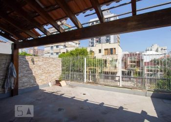 Casa à venda com 227m², 4 dormitórios, 1 vaga no bairro Santana em Porto Alegre