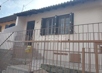 Casa à venda com 138m², 3 dormitórios, 1 suíte, 1 vaga no bairro Jardim Carvalho em Porto Alegre