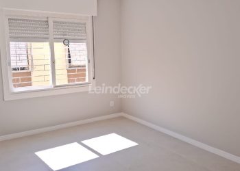Apartamento à venda com 70m², 2 dormitórios, 1 vaga no bairro Medianeira em Porto Alegre