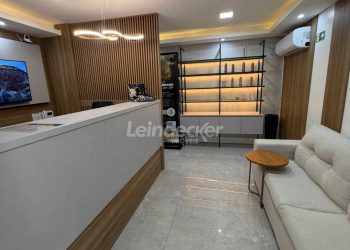 Casa comercial à venda com 192m², 2 vagas no bairro Moinhos de Vento em Porto Alegre