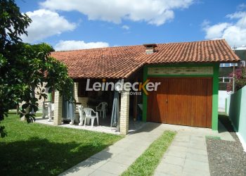 Casa à venda com 109m², 3 dormitórios, 1 suíte, 3 vagas no bairro Jardim Sabará em Porto Alegre