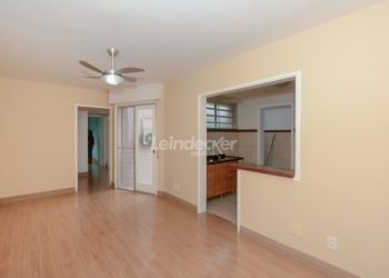 Apartamento à venda com 70m², 2 dormitórios no bairro Santana em Porto Alegre