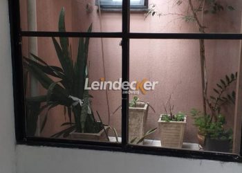 Salas/Conjuntos à venda com 38m², 1 vaga no bairro Farroupilha em Porto Alegre