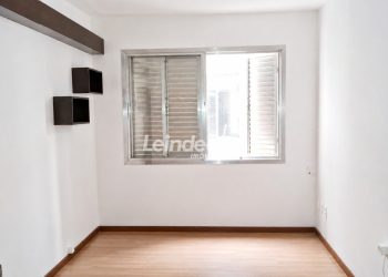 Apartamento à venda com 65m², 3 dormitórios no bairro Azenha em Porto Alegre
