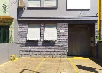 Casa comercial à venda com 328m², 6 vagas no bairro Navegantes em Porto Alegre