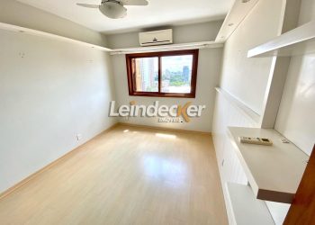 Apartamento à venda com 96m², 2 dormitórios, 1 suíte, 2 vagas no bairro Menino Deus em Porto Alegre