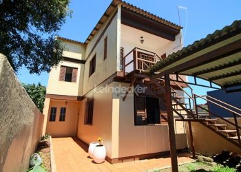 Sobrado à venda com 127m², 3 dormitórios, 2 vagas no bairro Centro em Alegrete