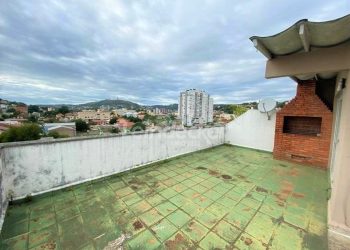 Cobertura à venda com 147m², 2 dormitórios, 1 suíte, 2 vagas no bairro Medianeira em Porto Alegre