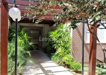 Apartamento à venda com 57m², 2 dormitórios, 1 suíte, 1 vaga no bairro Vila Nova em Porto Alegre