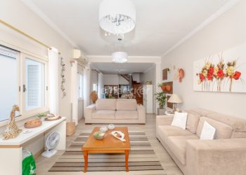 Casa à venda com 250m², 4 dormitórios, 2 suítes, 4 vagas no bairro Higienópolis em Porto Alegre
