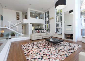 Casa à venda com 374m², 3 dormitórios, 3 suítes no bairro Boa Vista em Porto Alegre