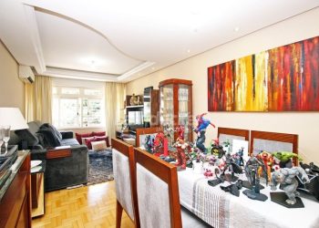 Apartamento à venda com 146m², 3 dormitórios, 1 suíte, 1 vaga no bairro Petrópolis em Porto Alegre