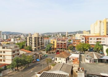 Apartamento à venda com 74m², 3 dormitórios, 1 suíte, 1 vaga no bairro Santana em Porto Alegre
