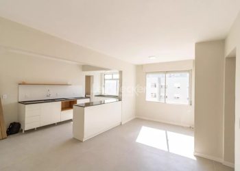 Apartamento à venda com 80m², 3 dormitórios, 1 vaga no bairro Tristeza em Porto Alegre